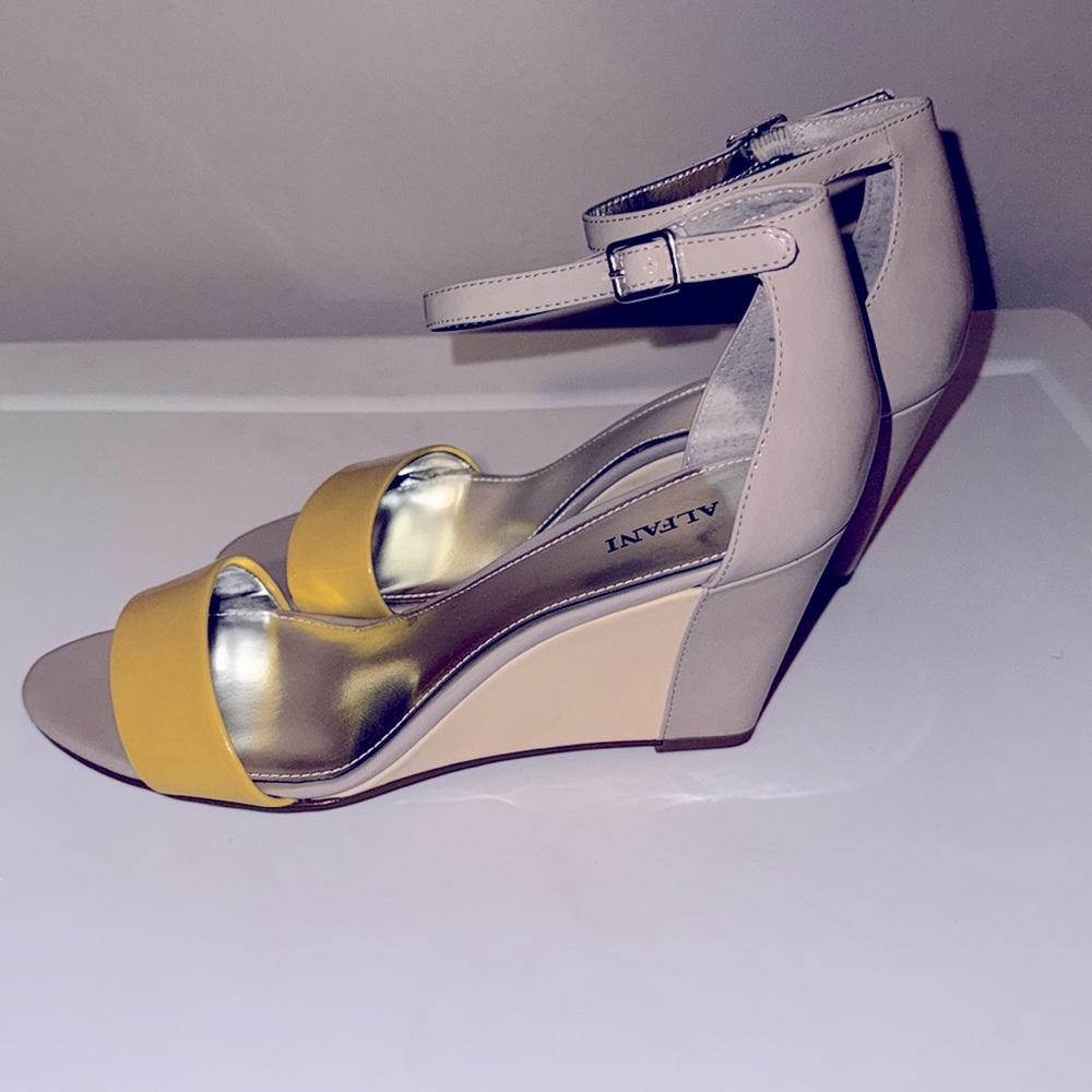 Alfani Sandals NWT Size 8